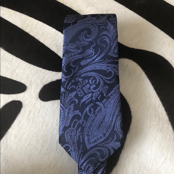 Michael Kors Navy paisley 💯 % silk tie. - Picture 3 of 5